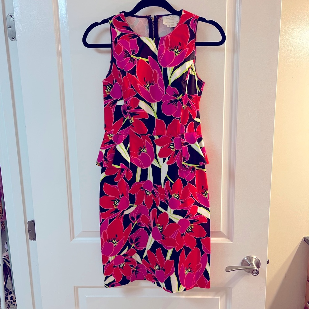Like new: $298 KATE SPADE Peplum Cotton Sheath Dress, Red/Pink Floral, Size 4 - Picture 5 of 16